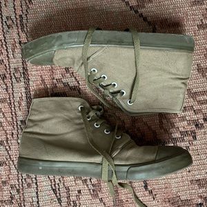 BANGS Olive Green Shoe - Women’s Size 9.5